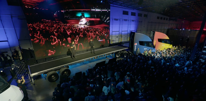 Semi电动卡车交付活动现场