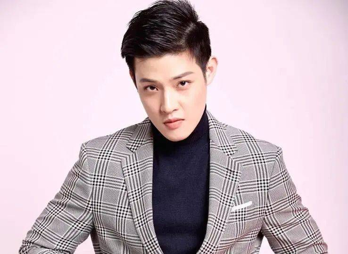 68岁寇世勋晒父子合照,儿子寇家瑞变样不少,39岁仍未婚|许黎丹|结婚|媒体|爆料|崔瑶琪_新浪新闻