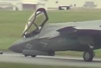 美驻日本冲绳空军基地一架F-35B战机机头砸向地面