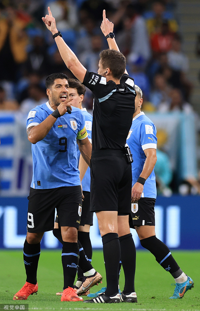 　苏亚雷斯怒骂裁判。