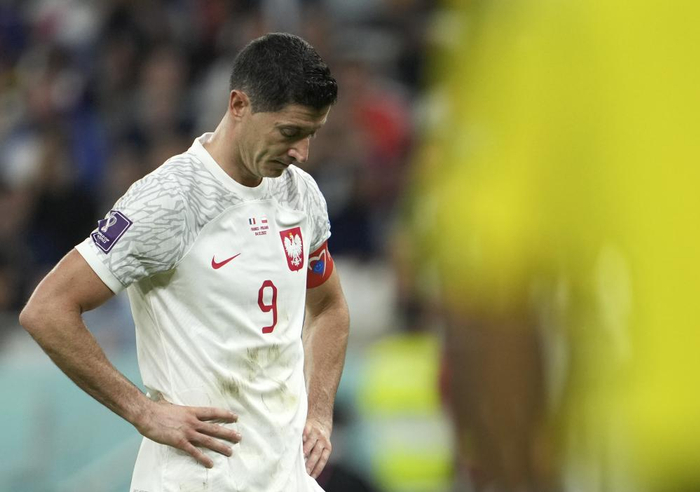 ▲12月4日，波兰队球员莱万多夫斯基在比赛中。新华社记者 郑焕松 摄