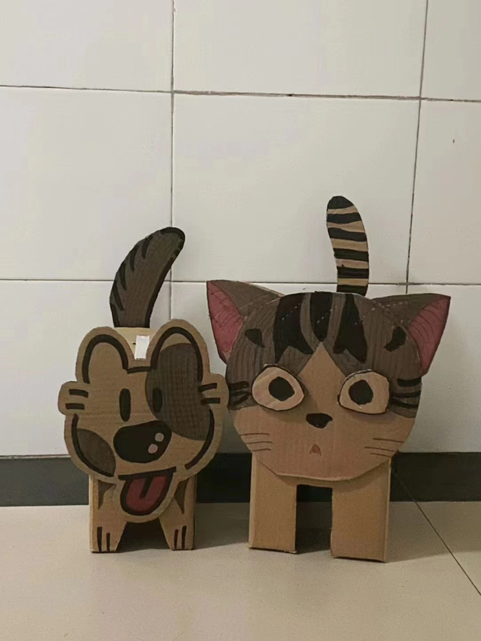 做完后，我们拍照发了朋友圈，但一直没有带它们出去溜达过。