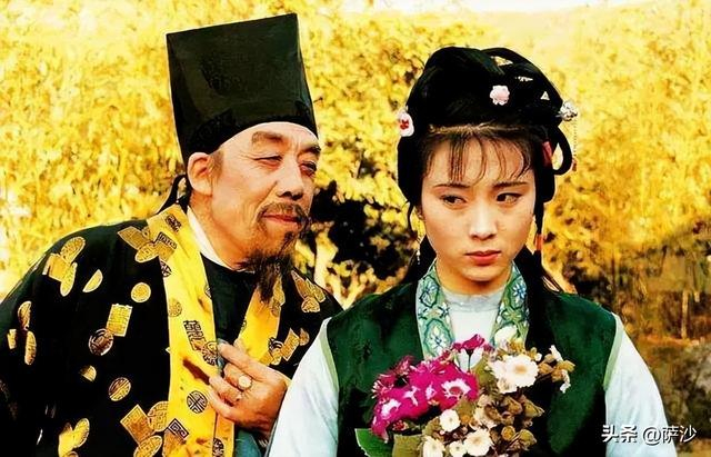 红楼梦中贾家被抄家降爵,史家为什么保持2个侯爵还不受牵连?