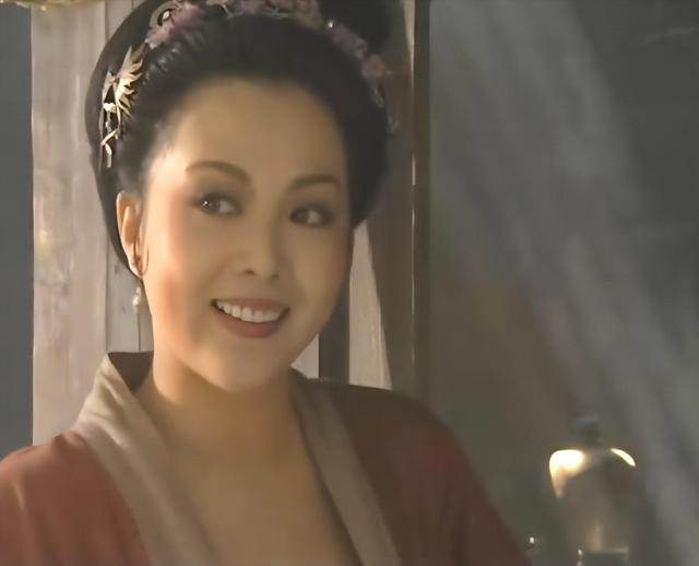 著名演员梁丽:带着儿子再婚,为去世的前夫抬棺,54岁仍单身|联勤总部的女秘书|西安|宝鸡|梁文学|离婚_新浪新闻