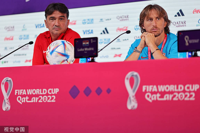 克罗地亚主帅达利奇和核心莫德里奇出席发布会。