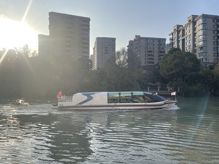 “时空之梭”系列中型游船