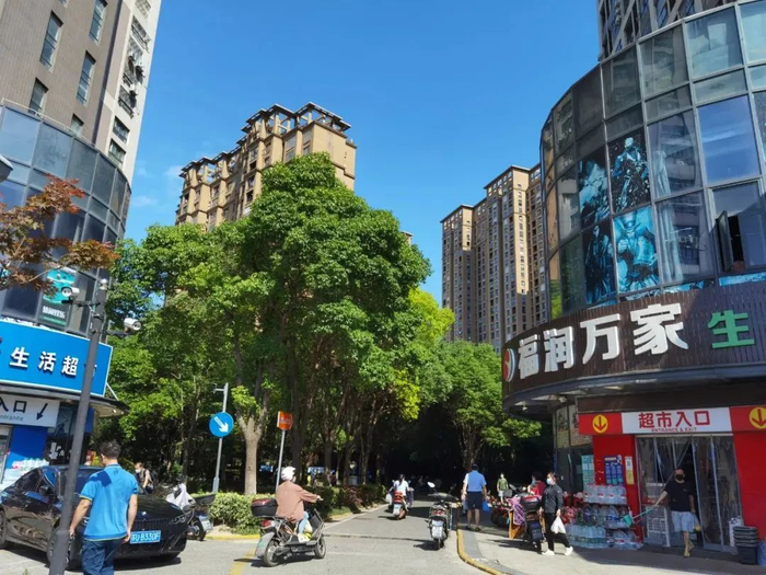 绿地在上海的某处楼盘 （征探君拍摄）