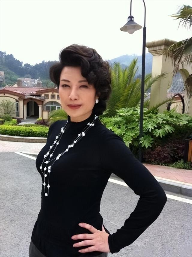 演员王静:长得漂亮戏也好,为人低调不张扬,59岁婚姻却成迷