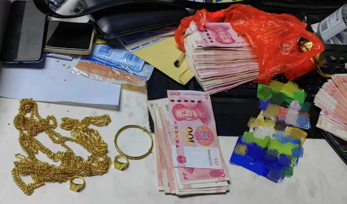 民警缴获的物品。  图源：安徽省芜湖市公安局弋江分局