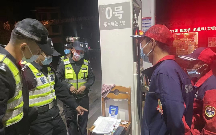 凯里市公安局在全市范围内组织开展冬季平安守护行动集中统一清查行动。  凯里市公安局供图