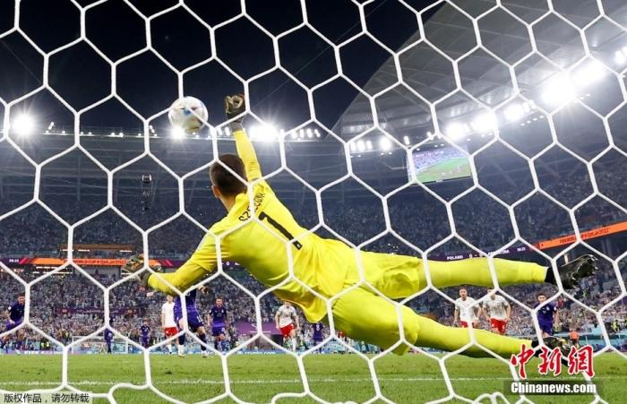 什琴斯尼扑出梅西主罚的点球。图：中新网&nbsp;