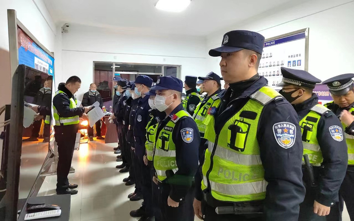 凯里市公安局在全市范围内组织开展冬季平安守护行动集中统一清查行动。  凯里市公安局供图
