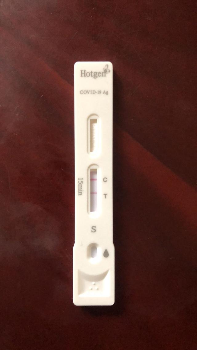 抗原自测结果显示阳性。（Michael本人供图） 
