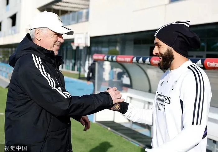 本泽马（右）此前已经回归皇马，并恢复训练。