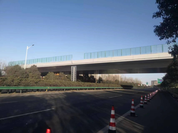 互联互通科技二路顺利上跨绕城高速