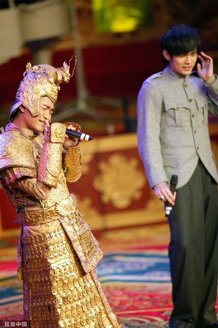 2006年12月14日，《满城尽带黄金甲》在北京电影制片厂举行首映庆典。吴宗宪、周杰伦同台。视觉中国 图