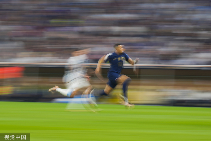 姆巴佩快到模糊。