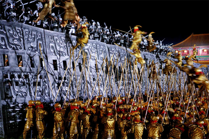 《满城尽带黄金甲》剧照