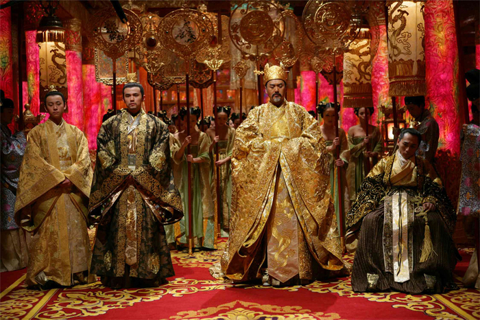 《满城尽带黄金甲》剧照