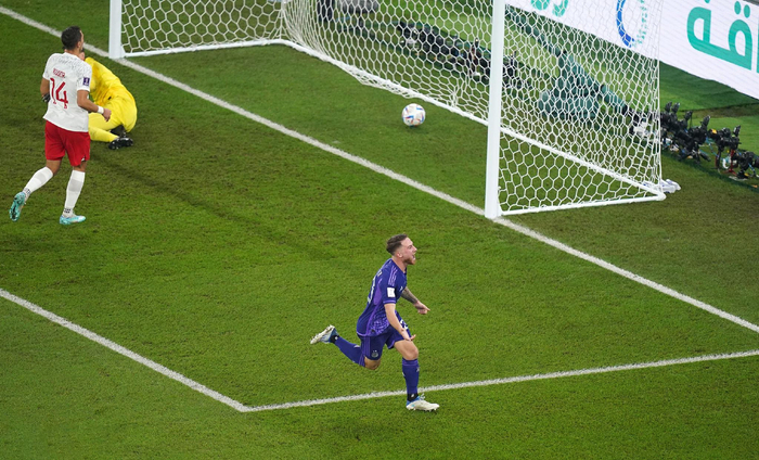 麦卡利斯特面对波兰破门得分。