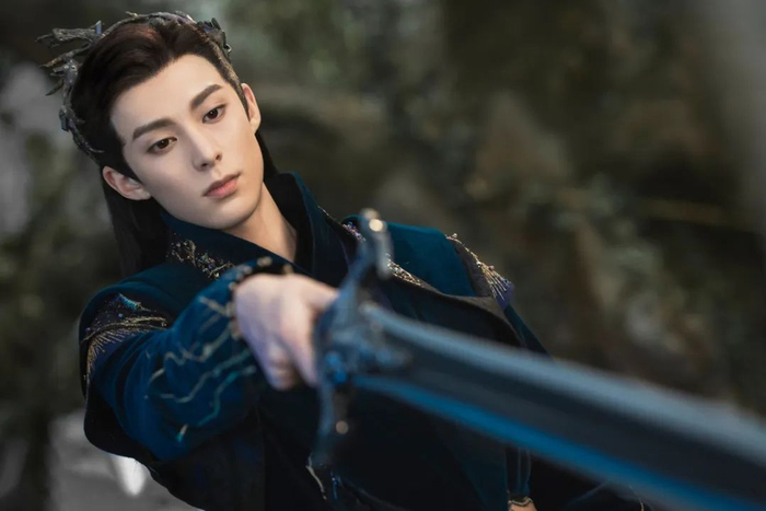 ▲《苍兰诀》（上）热播后，很多人把王鹤棣的待播作品《浮图缘》（下）预定为下一部爆款剧。