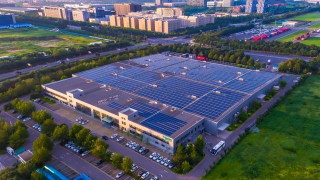 图为施耐德（北京）低压电器有限公司，是施耐德电气在华零碳工厂之一
