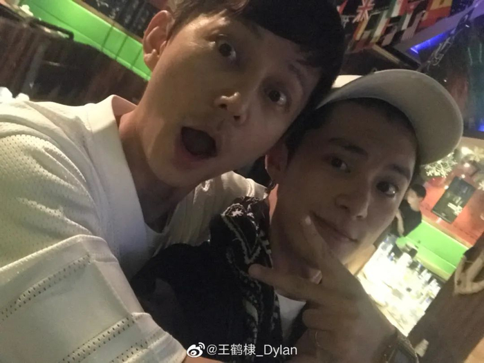 ▲王鹤棣说，何炅对他有知遇之恩，也希望能成为对方的骄傲。