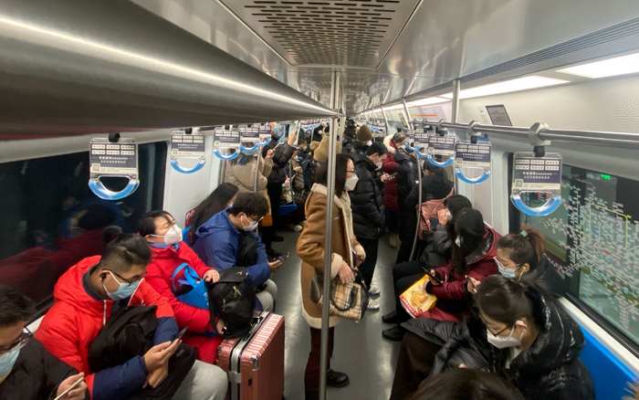 7号线车厢内乘客较上周有所增多。新京报记者 王贵彬 摄