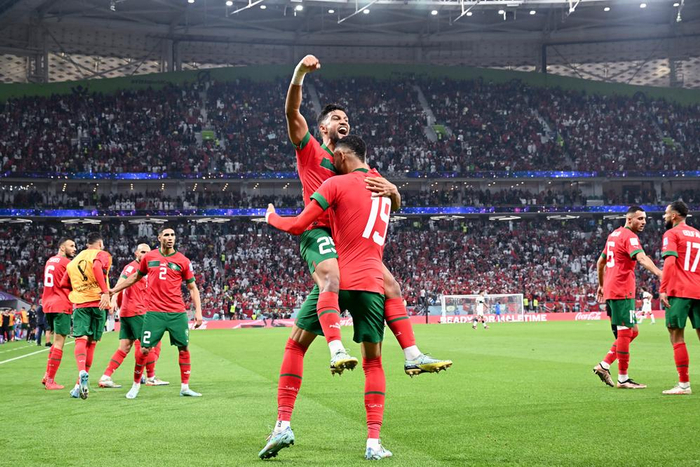 摩洛哥队球员恩内斯里在与葡萄牙队的1/4决赛中打入制胜球