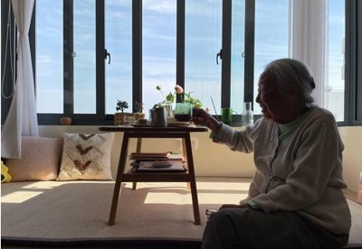 2022年上海疫情封闭管理期间，漪安奶奶在涂珊珊家。