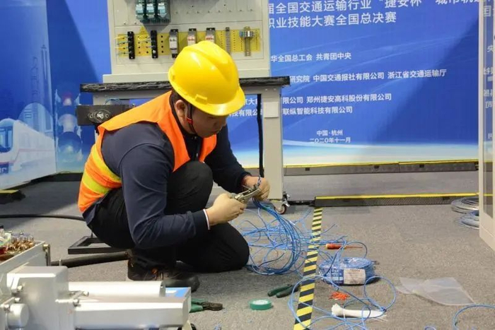 徐文涛在第十二届全国交通运输行业职业技能竞赛中的比赛过程