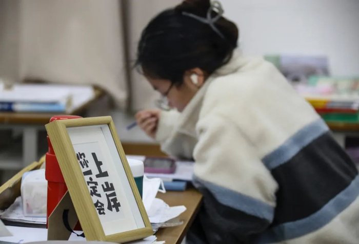 ▲2022年12月6日，江苏淮安，准备参加考研的学生在淮阴师范学院自习室复习。图/IC photo