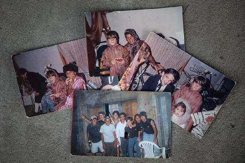 这是12月21日拍摄的梅西旧居邻居卡洛斯·伊巴涅斯提供的梅西来他家参加聚会的照片。新华社发（马丁·萨巴拉摄）