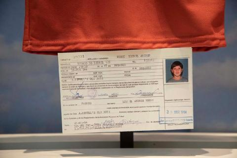 这是12月22日拍摄的阿根廷圣达菲省体育博物馆展出的梅西儿时的球员注册卡。新华社发（马丁·萨巴拉摄）