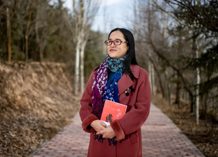 宁夏西吉县作家马金莲 冯开华/摄