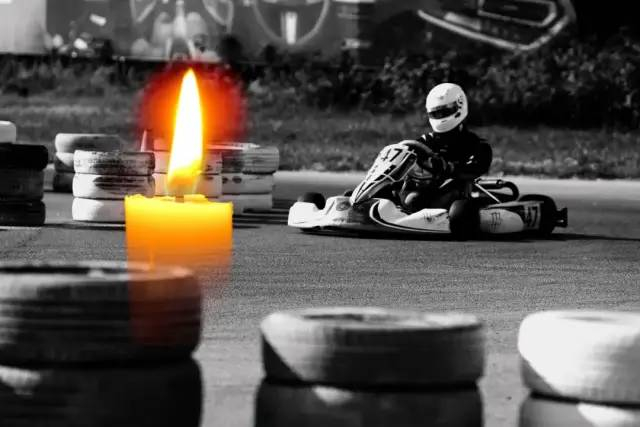 △ 江先生所在俱乐部发布江先生的纪念照片