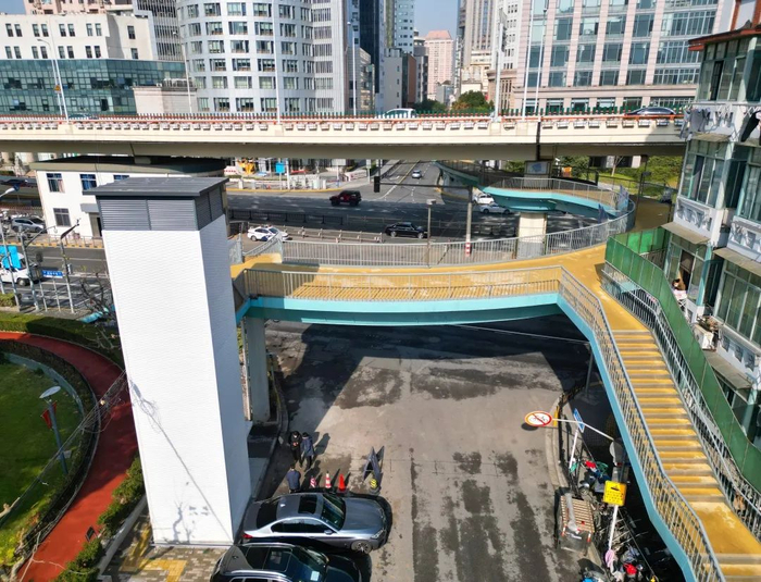 福建路延安路过街天桥加装电梯均采用升降式电梯