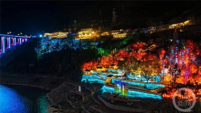 三峡里·竹枝村的夜景