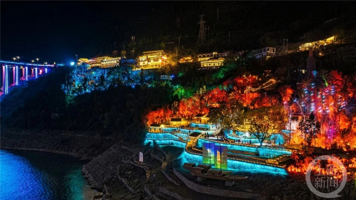 ▲三峡里·竹枝村的夜景