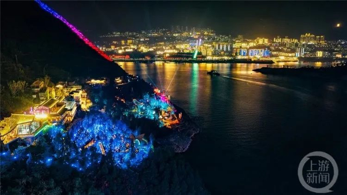 三峡里·竹枝村和巫山县城隔江相望