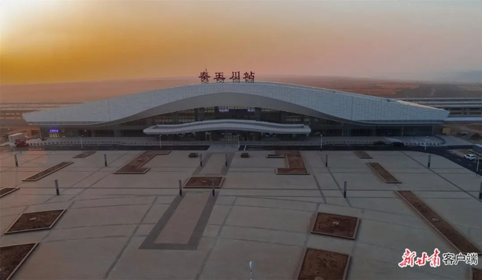 银兰高铁中兰段（甘肃段）秦王川站。