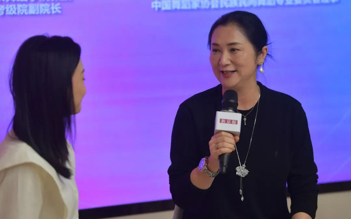 ▲北京舞蹈学院副教授安歌昕表示，跳广场舞的过程就是对审美价值、文化历史的一次回顾。新京报记者 李木易 摄