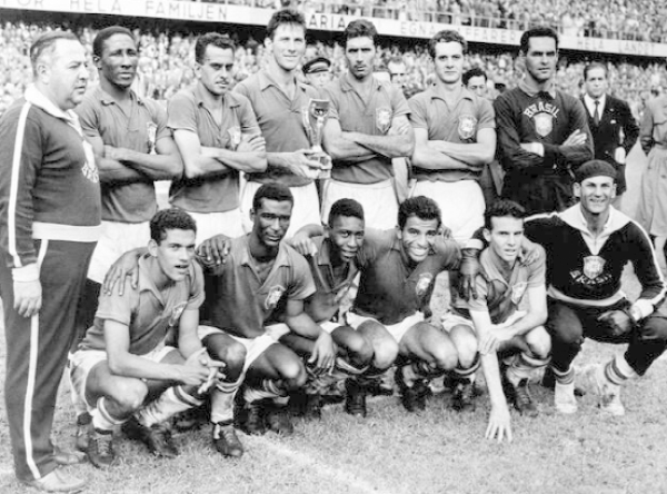 左边这位胖胖的教练就是费奥拉