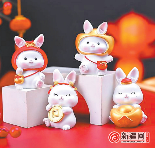 长春路新世界广场左边右边书店内的生肖兔盲盒。（全媒体记者王畅彤摄）