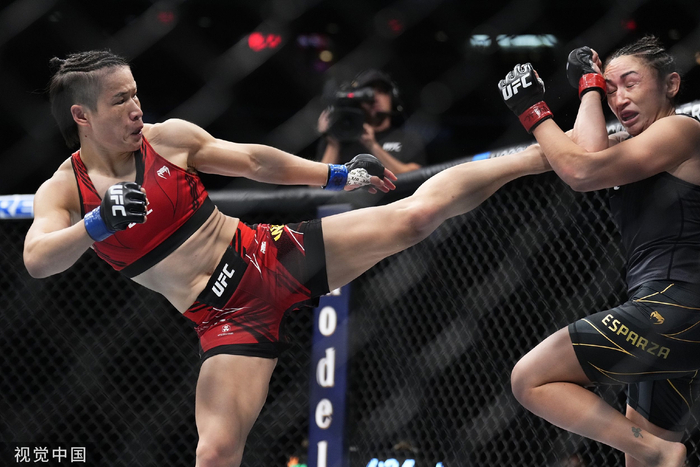 在对阵卡拉的比赛中，张伟丽表现出了全面的技术，强势赢下对手。