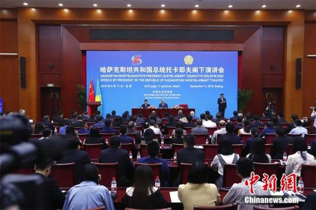 托卡耶夫到访中国社会科学院并发表演讲。富田 摄