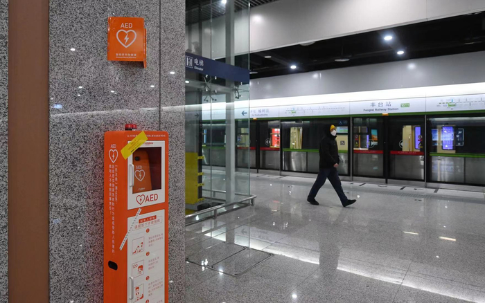 16号线南段各站均设置了AED设备。新京报记者 王贵彬 摄