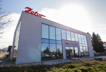 前捷克斯洛伐克的Zetor公司（如今属于捷克），现在还是东欧知名的农机企业