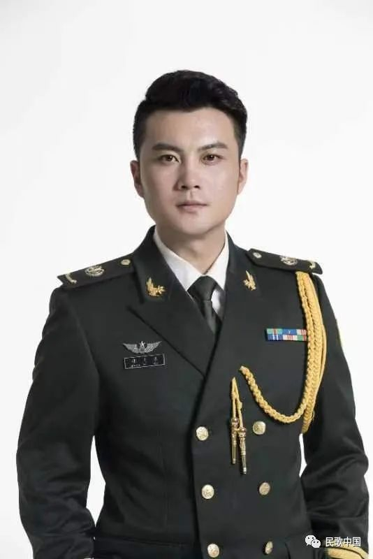 男中音歌唱家张大伟深情演绎《唯有爱最久长》,呼吁人们珍爱生命,热爱生活!_新浪新闻
