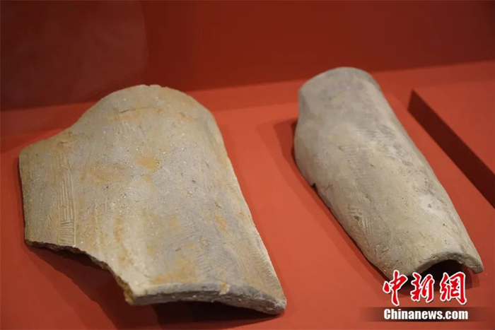展出的瓦当。刘旭 摄